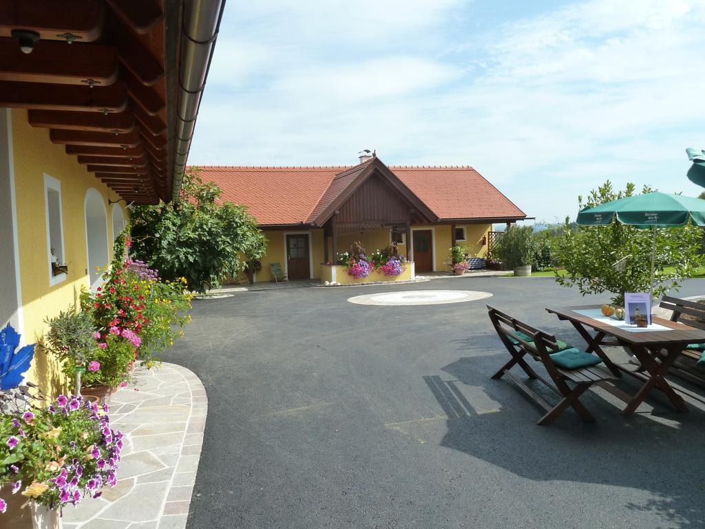 Weingut- Gaestezimmer Marko Лойчах Экстерьер фото